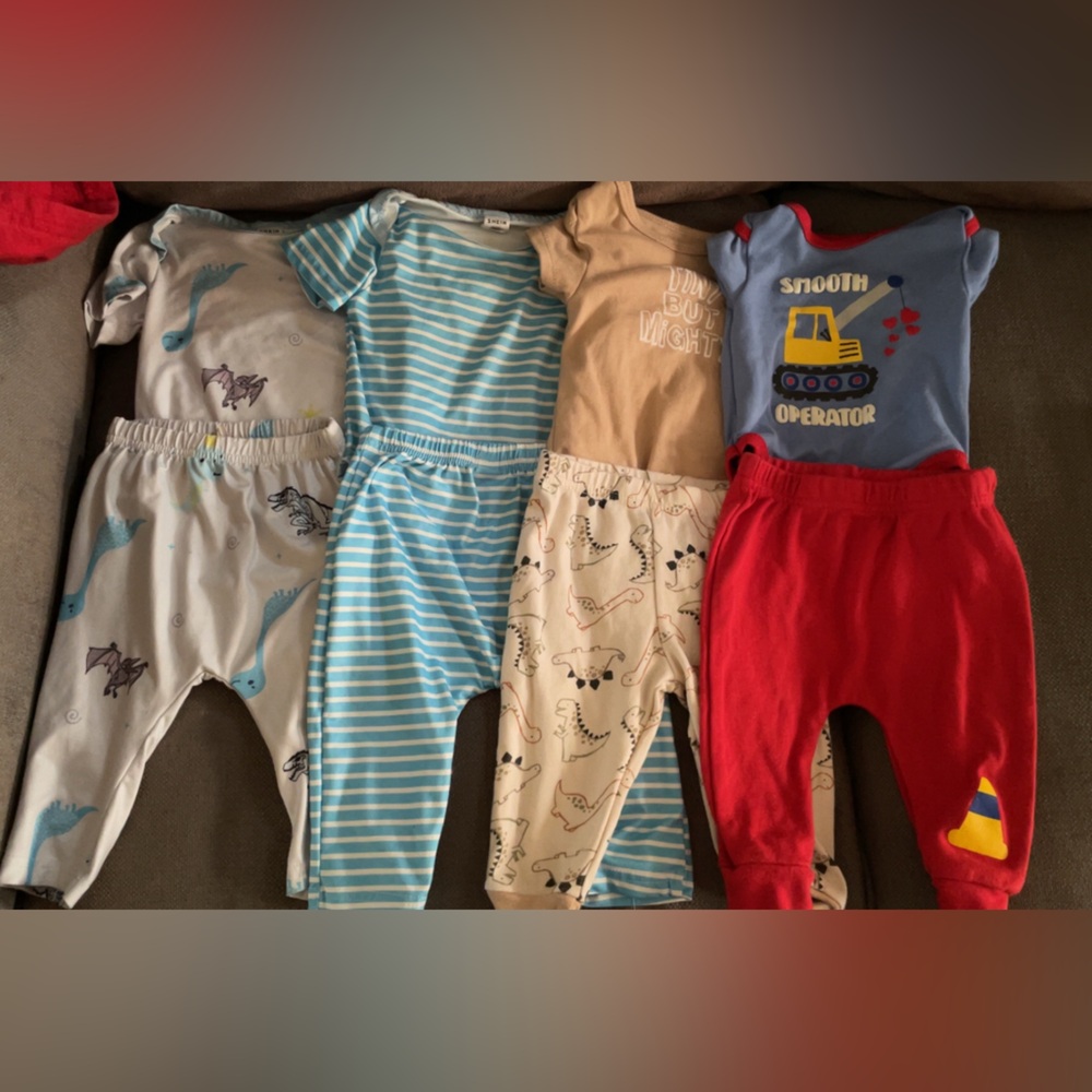 Baby’s 6/9 months pajama sets